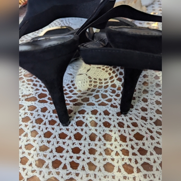 DKNY Black Heels with Gold Trim - Picture 4 of 7